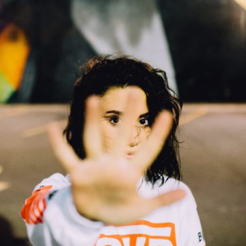 Come ho usato le critiche di un cretino al mio aspetto per accendere la mia femminilità